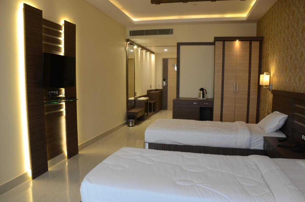 瓦拉纳西 Puja Residency酒店 外观 照片