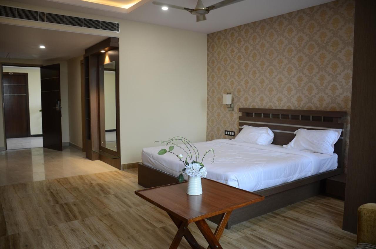 瓦拉纳西 Puja Residency酒店 外观 照片