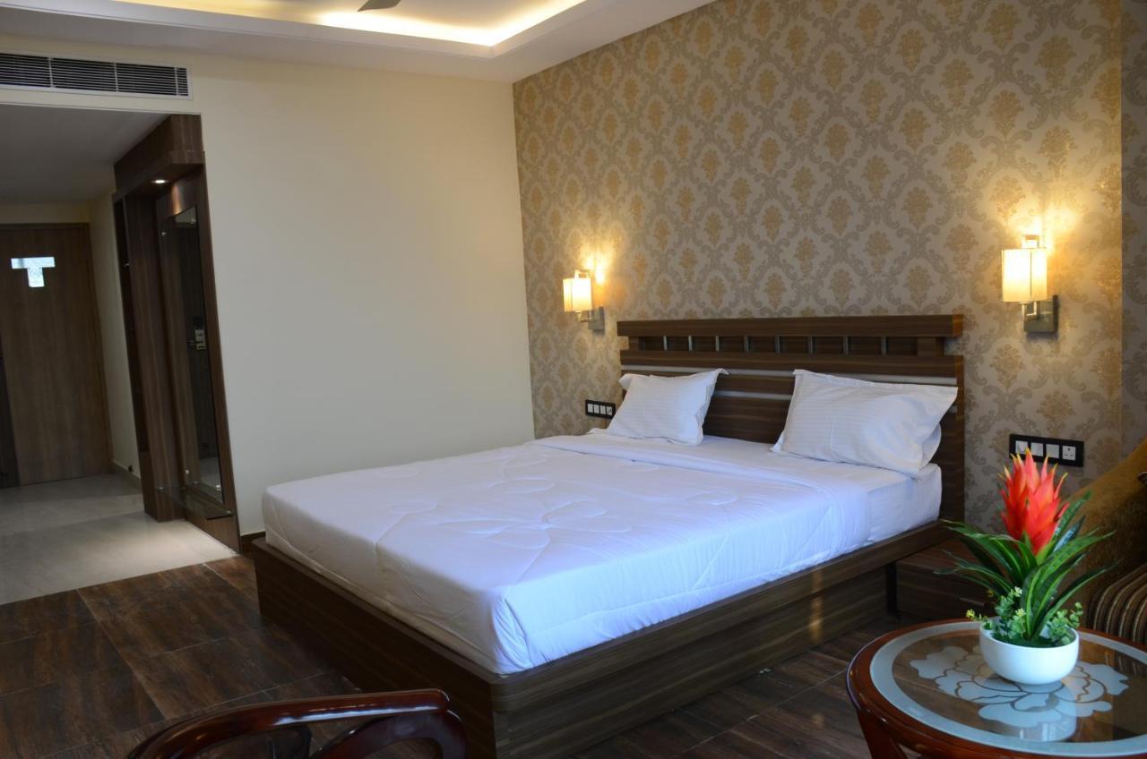 瓦拉纳西 Puja Residency酒店 外观 照片