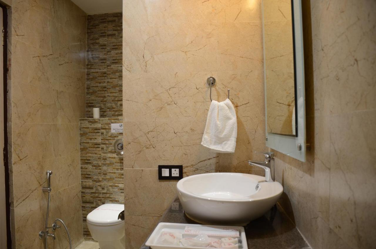 瓦拉纳西 Puja Residency酒店 外观 照片