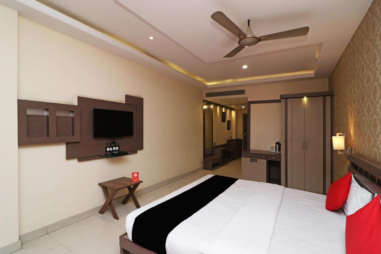 瓦拉纳西 Puja Residency酒店 外观 照片